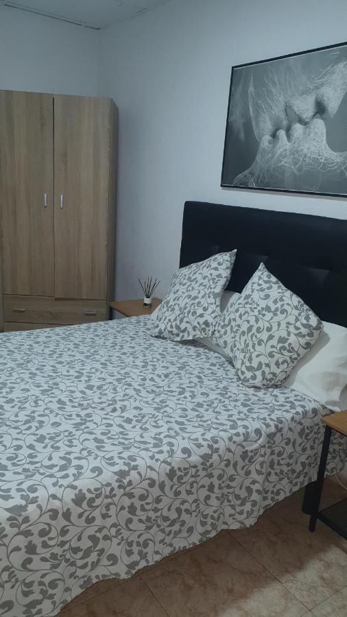 Hostal Sol Celeste Lloret de Mar Bagian luar foto