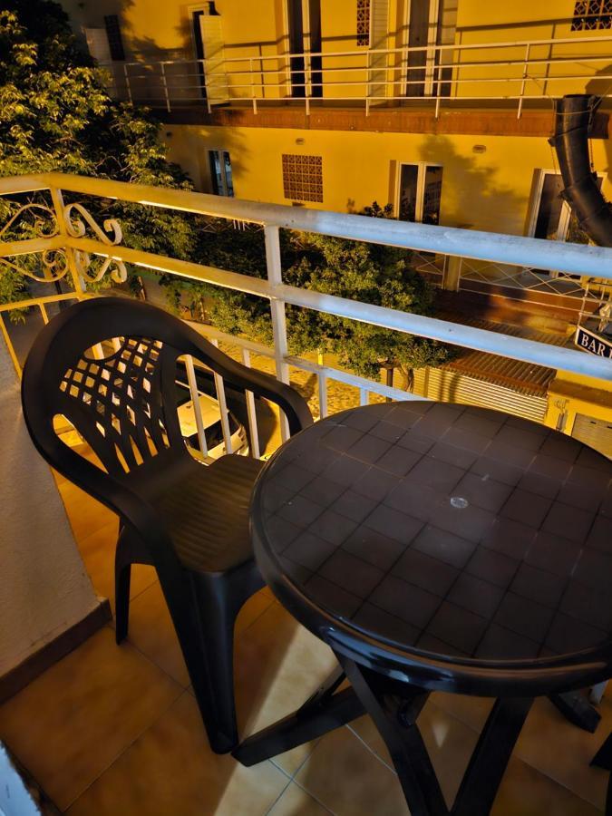 Hostal Sol Celeste Lloret de Mar Bagian luar foto