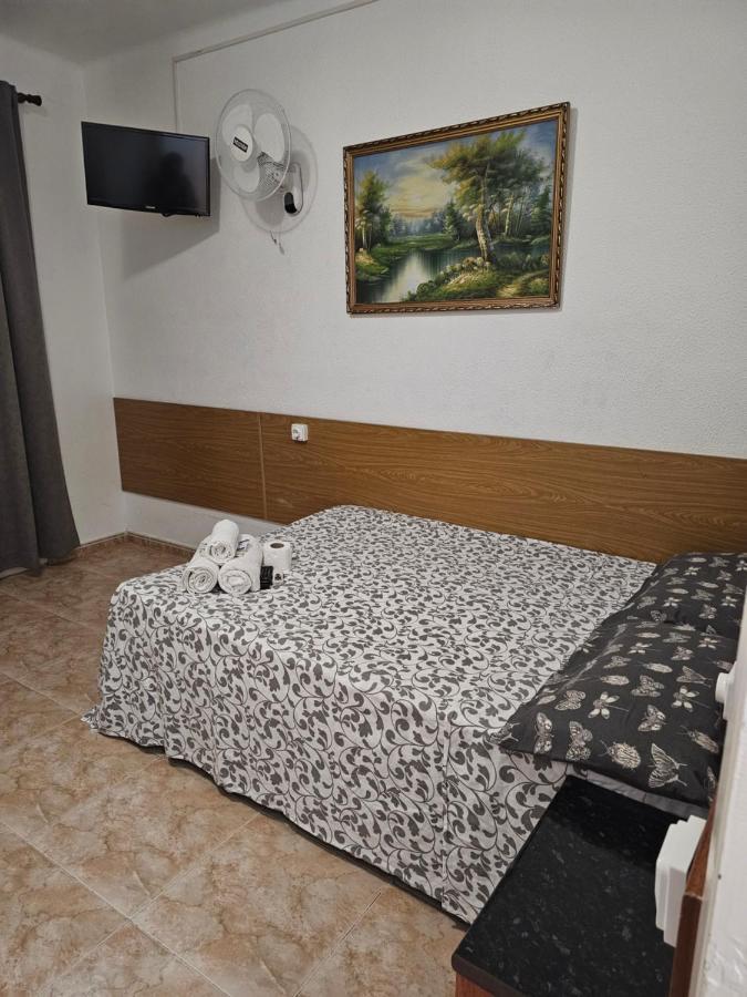 Hostal Sol Celeste Lloret de Mar Bagian luar foto