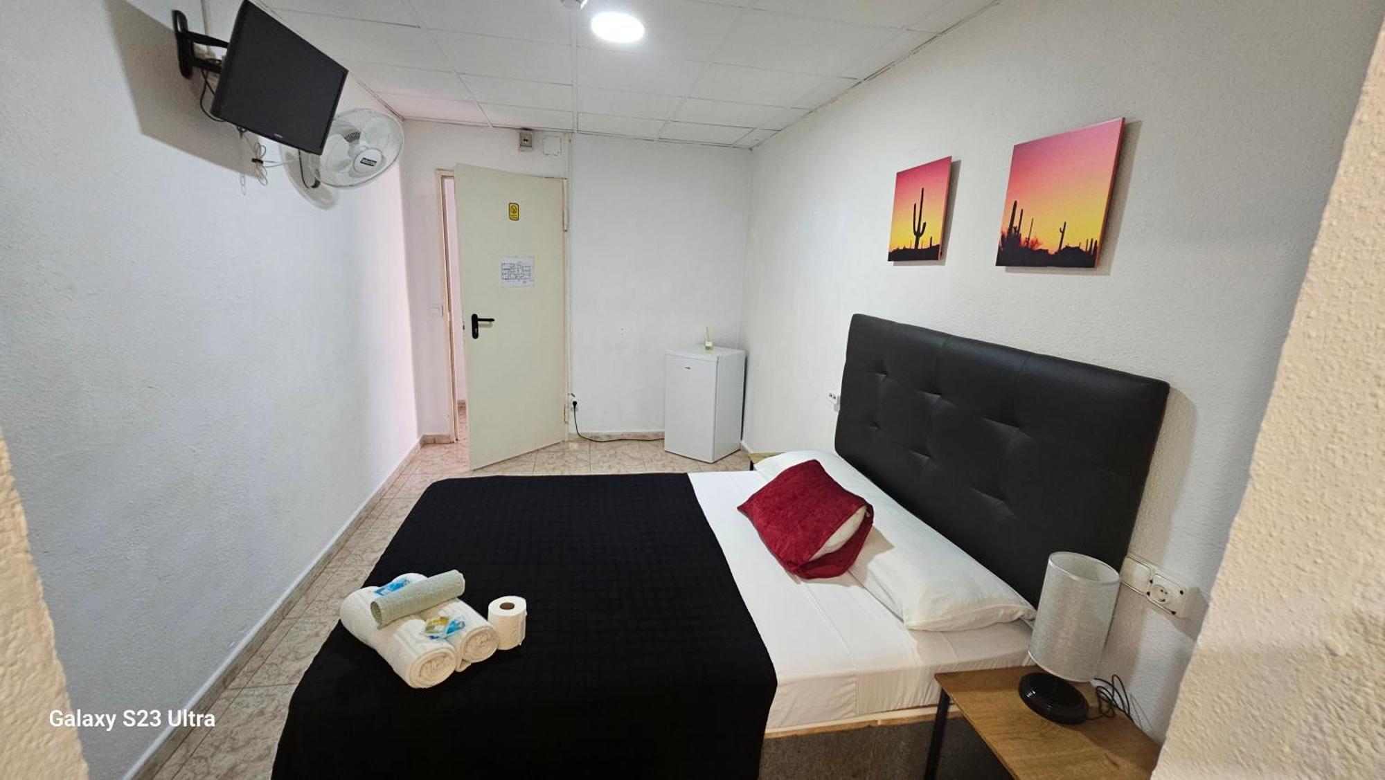 Hostal Sol Celeste Lloret de Mar Bagian luar foto