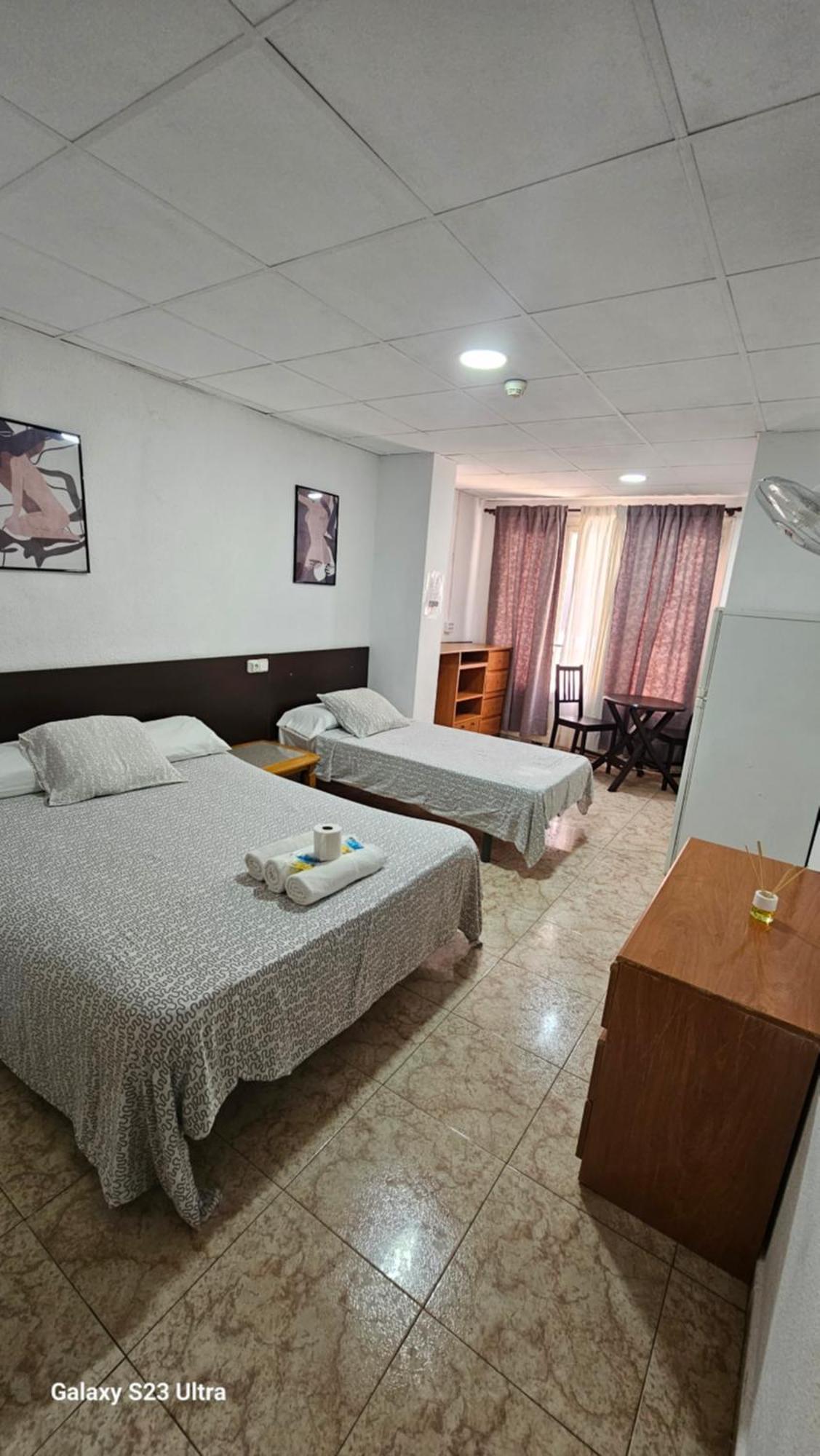 Hostal Sol Celeste Lloret de Mar Bagian luar foto