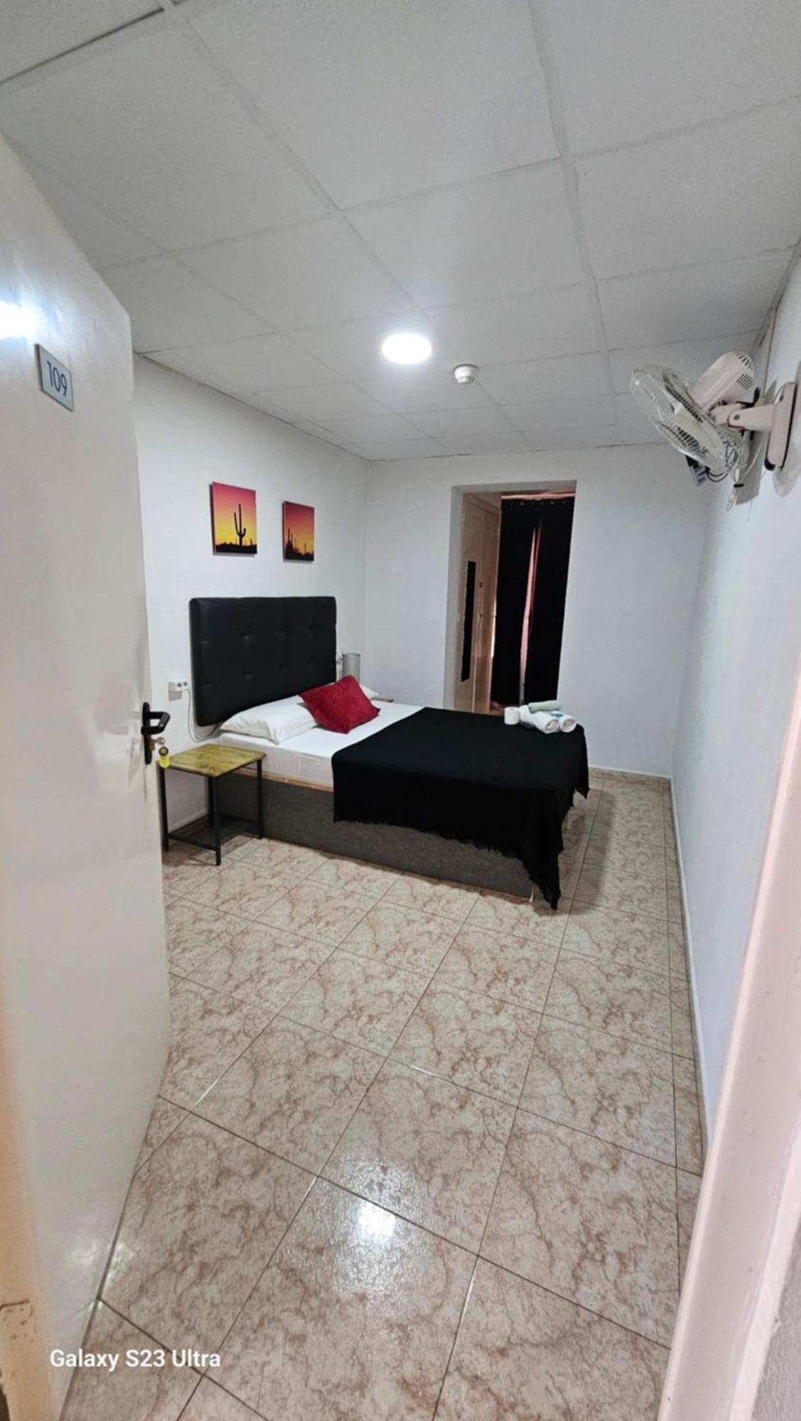 Hostal Sol Celeste Lloret de Mar Bagian luar foto